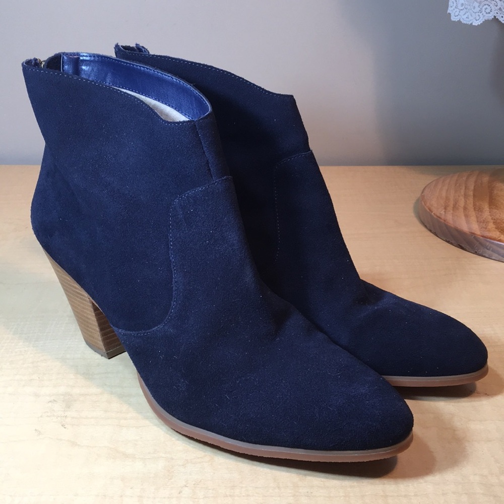TESORI Navy leather heel ankle bootie boot